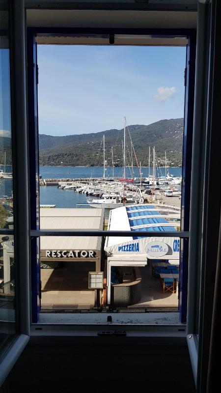 Double Room with Sea View image 4