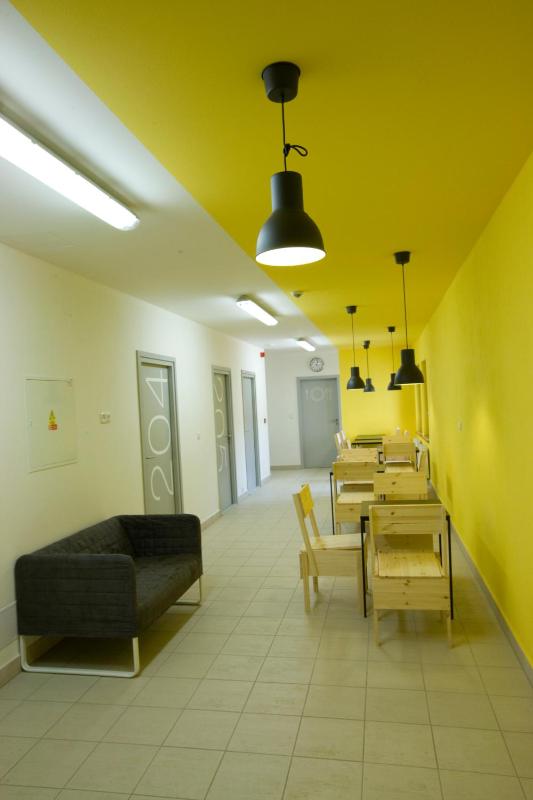 Single Bed in Dormitory Room image 3