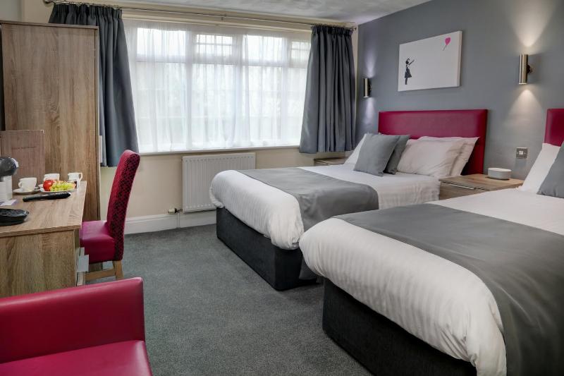 Family Room with 1 Double and 1 Twin Bed - Non-Smoking image 4