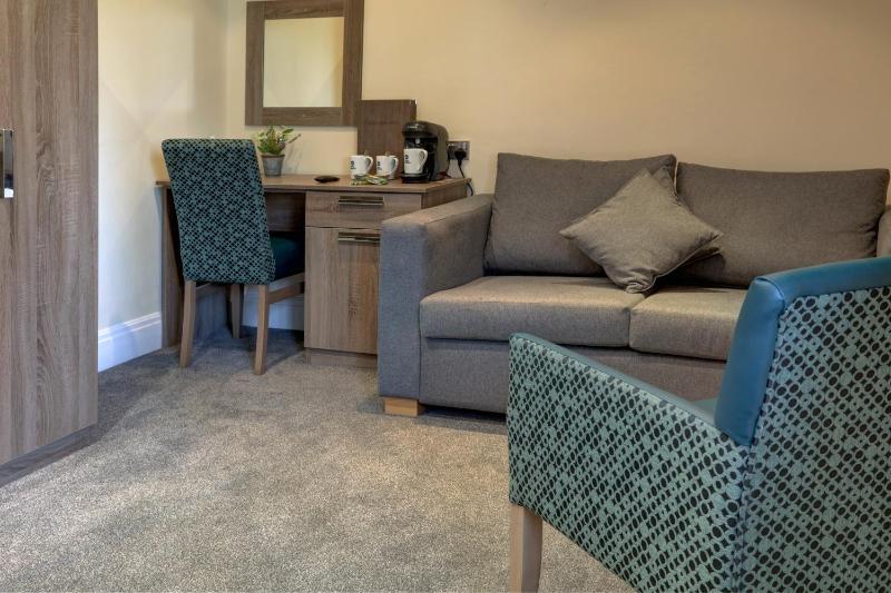 Standard Family Room with 1 Double and 1 Twin Bed and Sofa Bed - Non-Smoking image 3