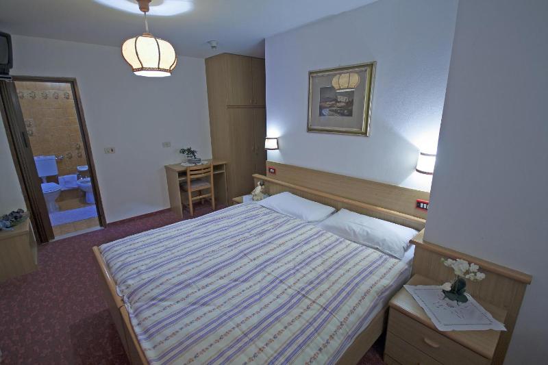 Triple Room image 3