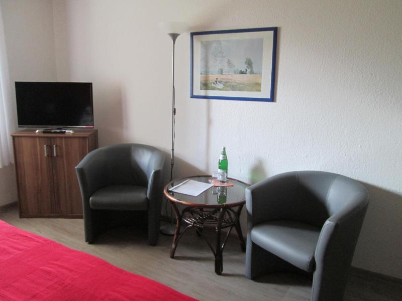 Double Room image 3