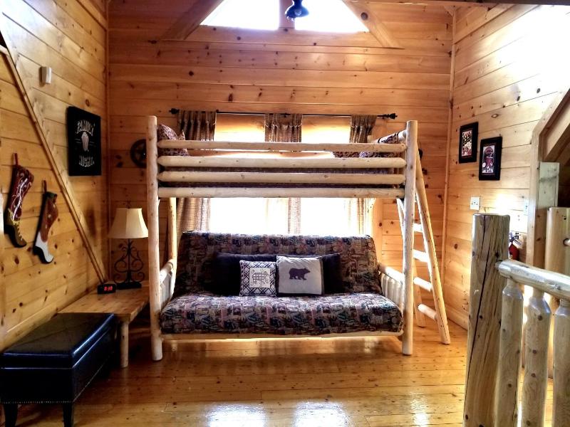 Rustic Cabin in the Smoky Mountains with Majestic Mountain View - image 14