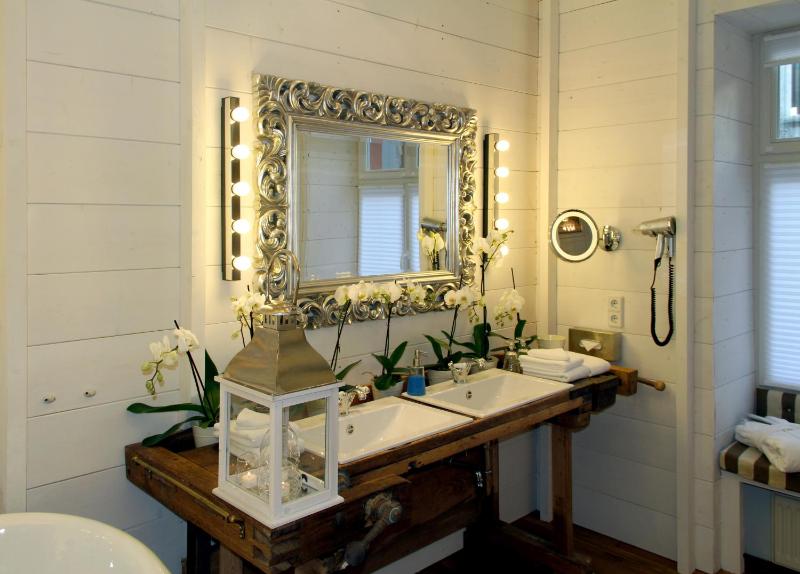 Double Room image 4