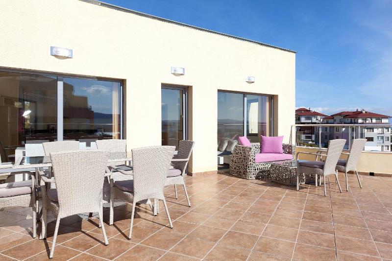 Three-Bedroom Apartment with Sea View image 4