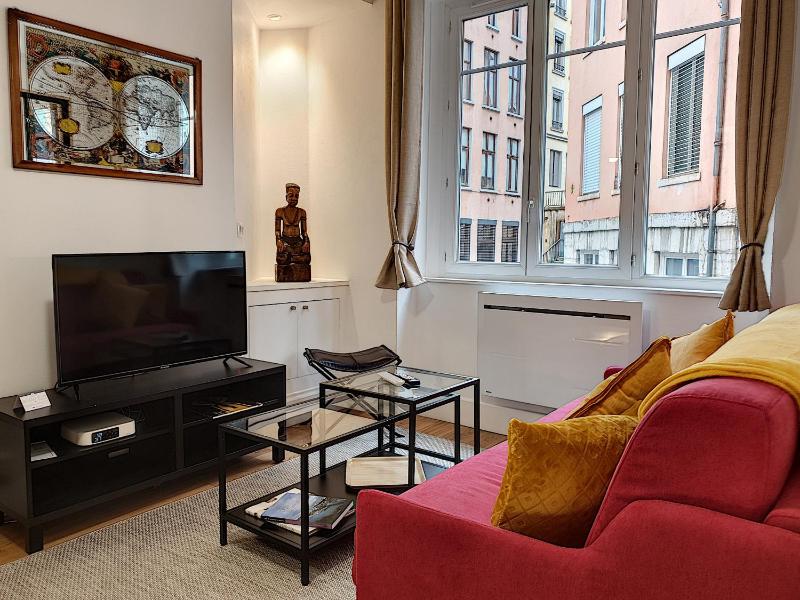 One-Bedroom Apartment image 4