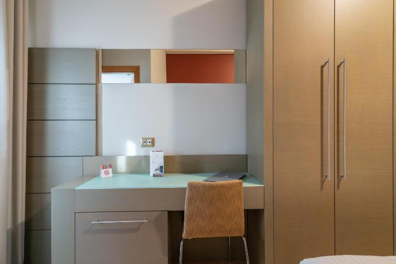 Quadruple Room image 4