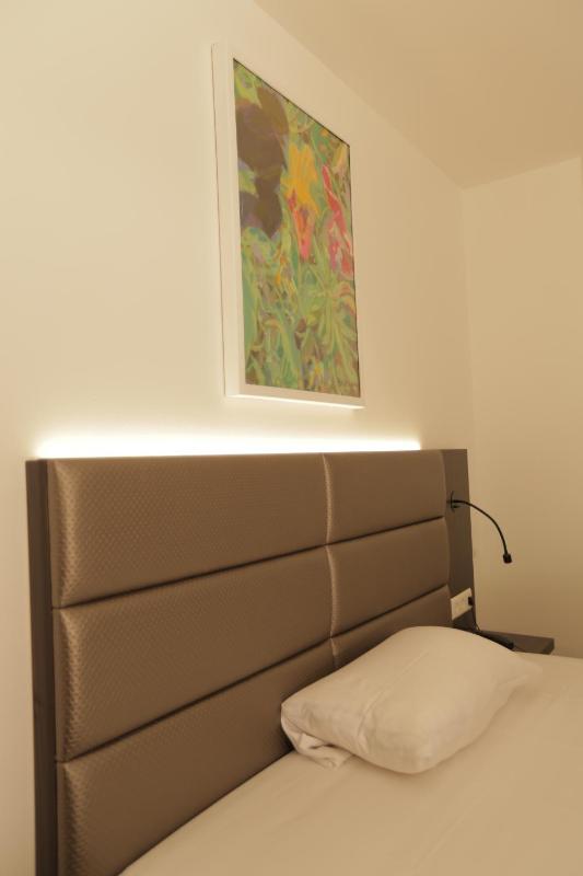 Double Room image 2
