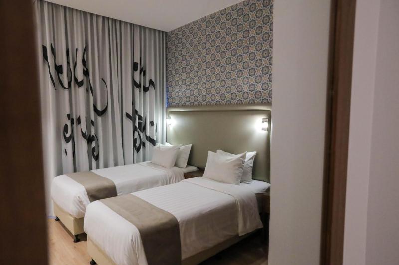 Twin Room image 4