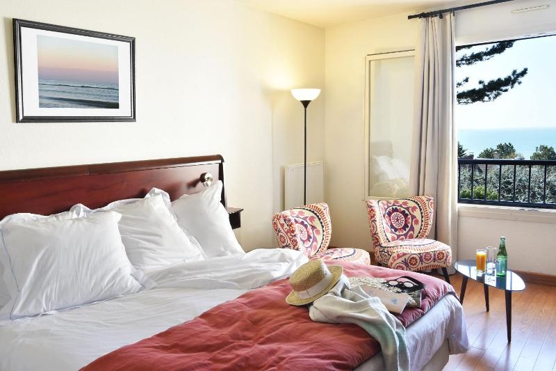 Double Room with Sea View image 2