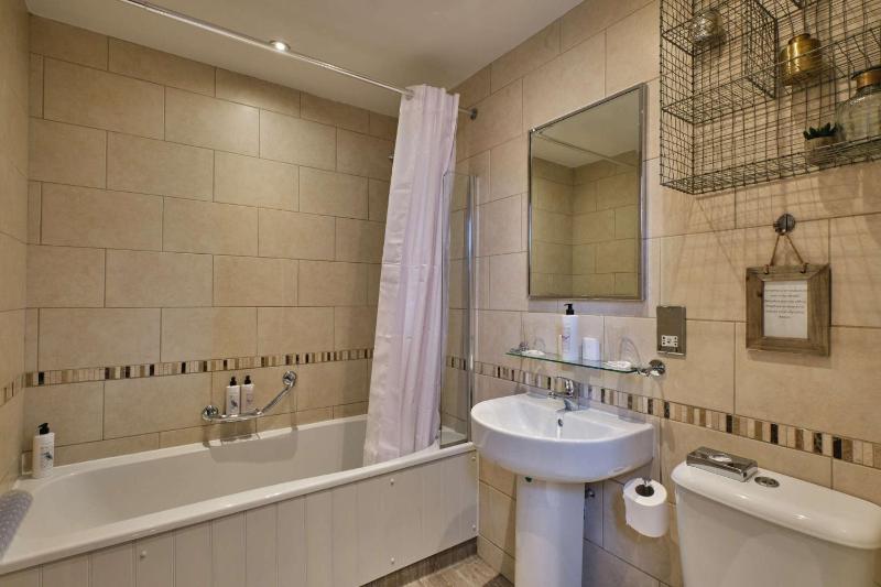 Double Room image 4