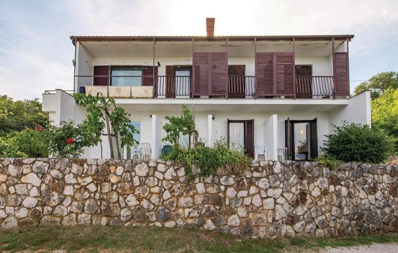 Three Bedroom Apartment with Sea View image 4