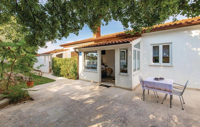 Three Bedroom Apartment with Sea View image 3