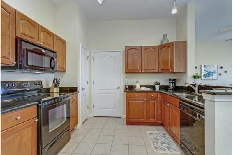 Two-Bedroom Apartment Davenport - image 2