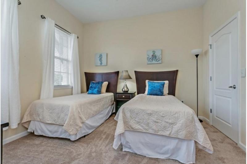Two-Bedroom Apartment Davenport - image 20