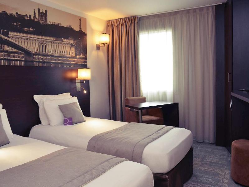 Standard Twin Room image 2