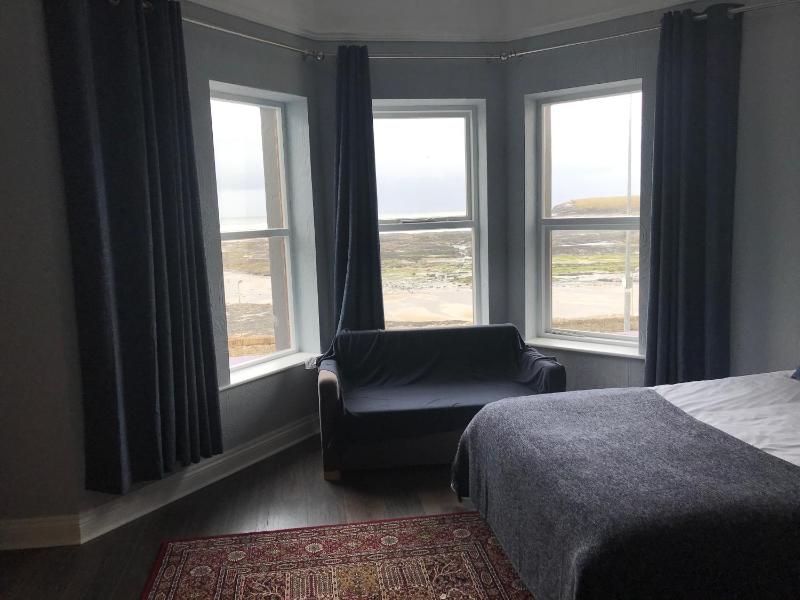 Superior Triple Room with Sea View image 4