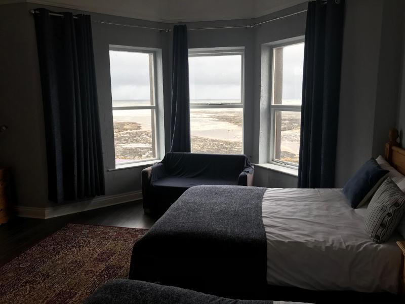 Superior Triple Room with Sea View image 2
