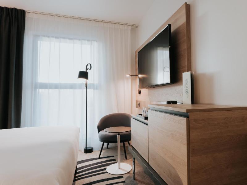 Classic Double Room image 3