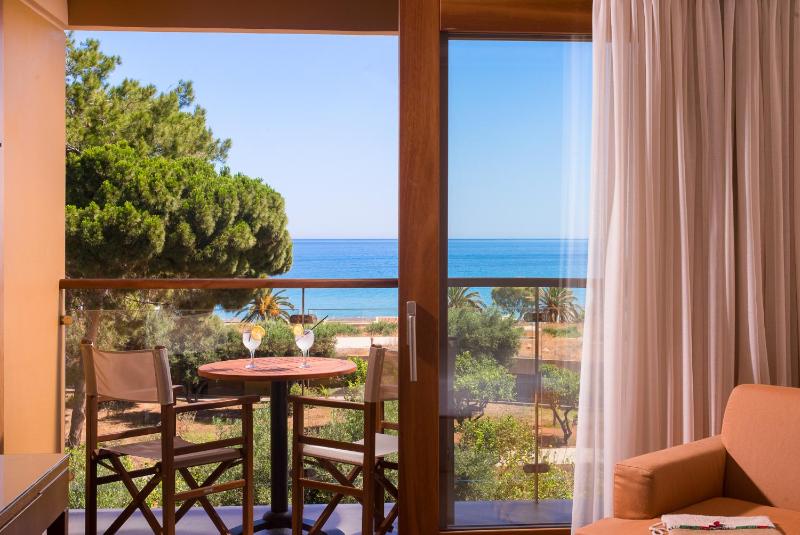 Superior Room with Sea View (2 Adults) image 3