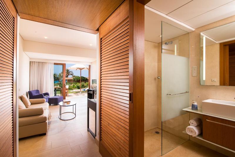Superior Family Suite with Sea View  image 4