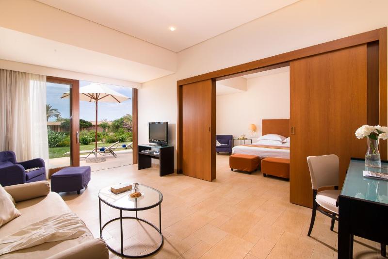 Superior Family Suite with Sea View  image 3