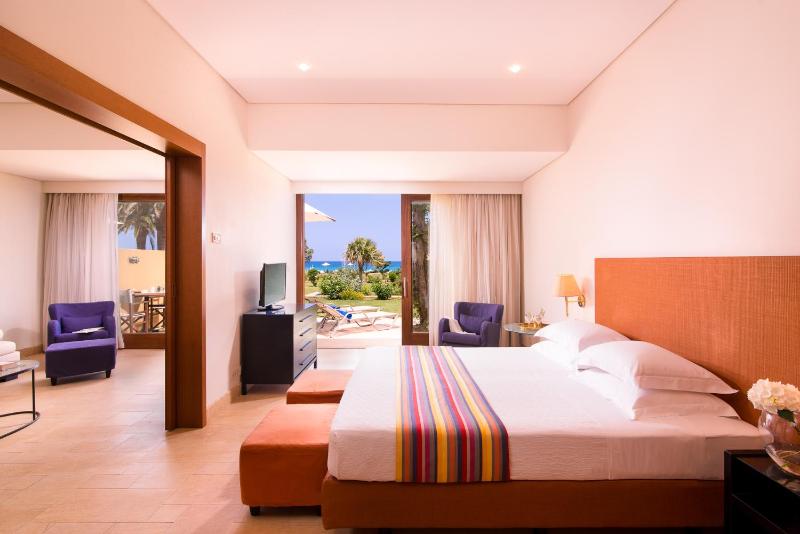Superior Family Suite with Sea View  image 1