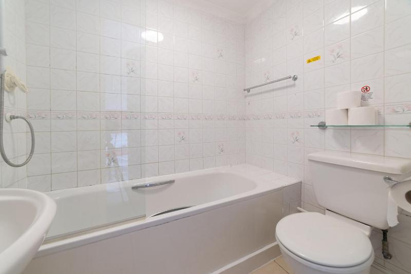 Standard Double Room image 2