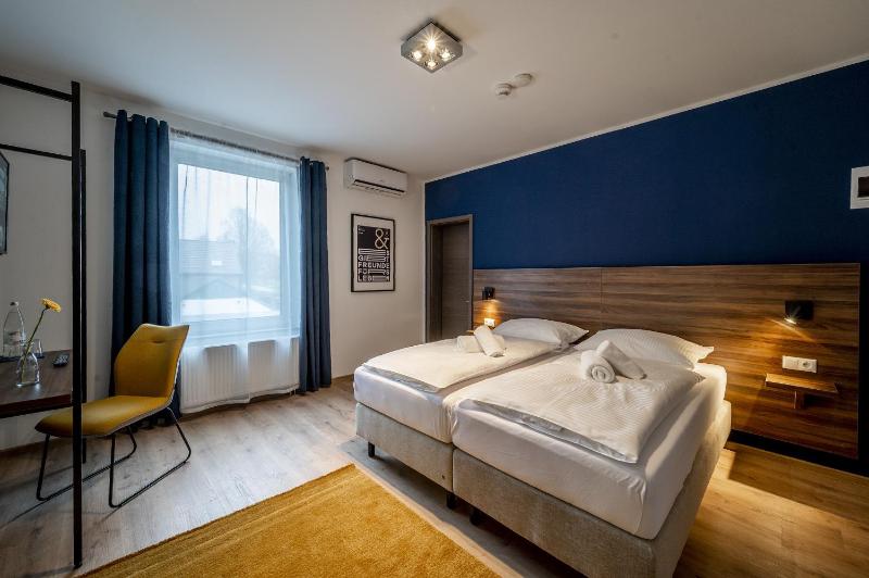 Deluxe Quadruple Room image 4