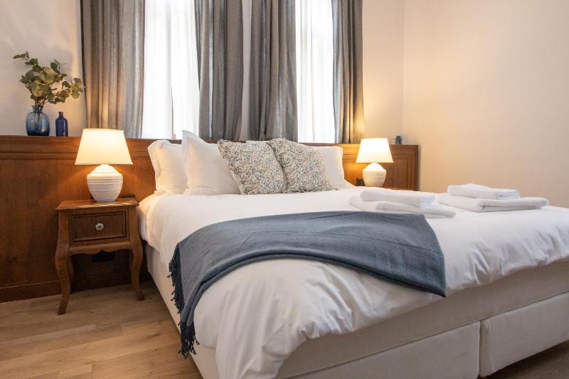 Deluxe Queen Room image 3