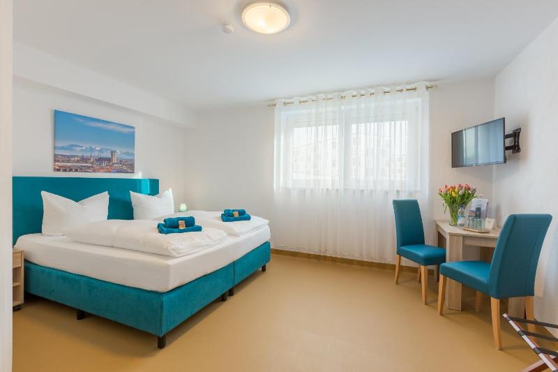 Standard Double Room image 3
