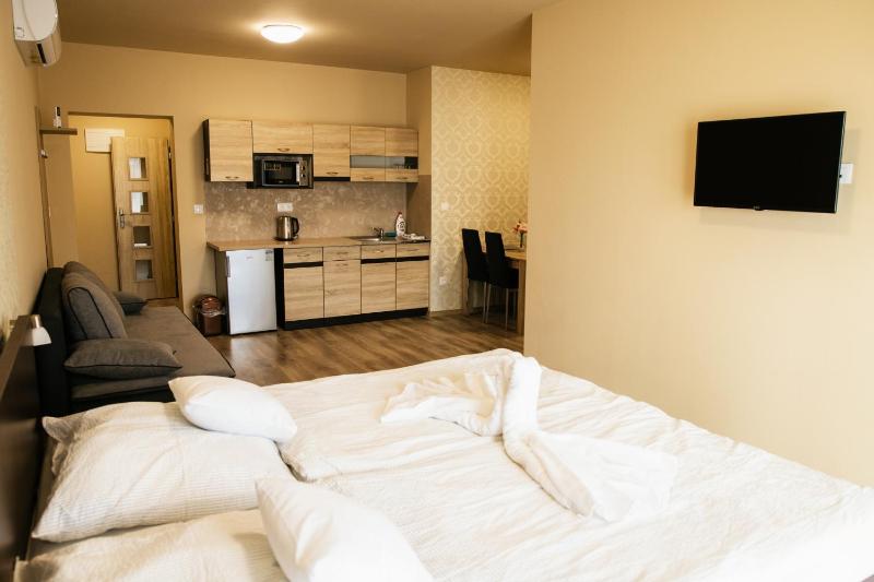 Superior Family Room image 2