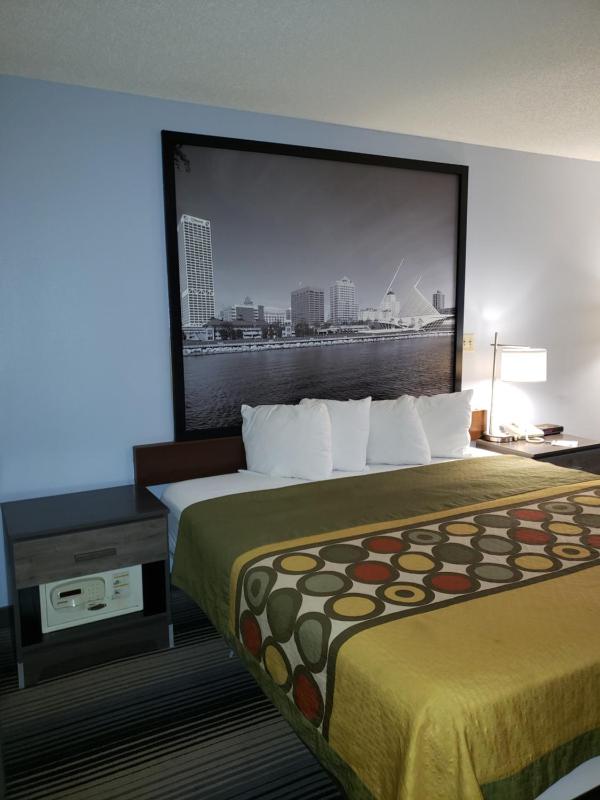 King Room - Mobility Access/Non-Smoking image 4