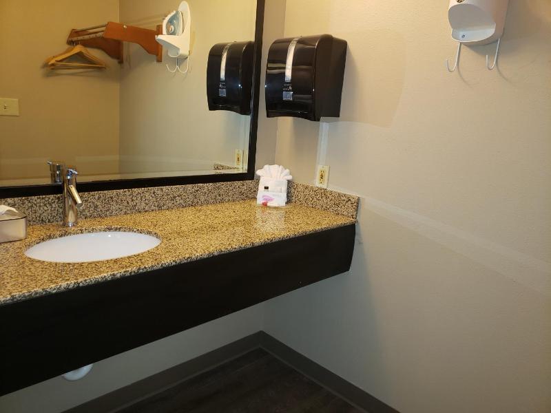 Queen Studio Suite - Non-Smoking image 3