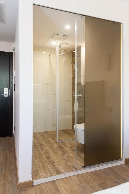 Double or Twin Room with Balcony image 3