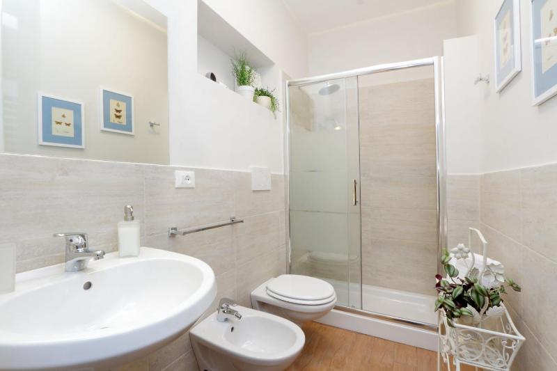 Colosseo Two-Bedroom Apartment with Terrace - Via di San Giovanni in Laterano 60 image 2