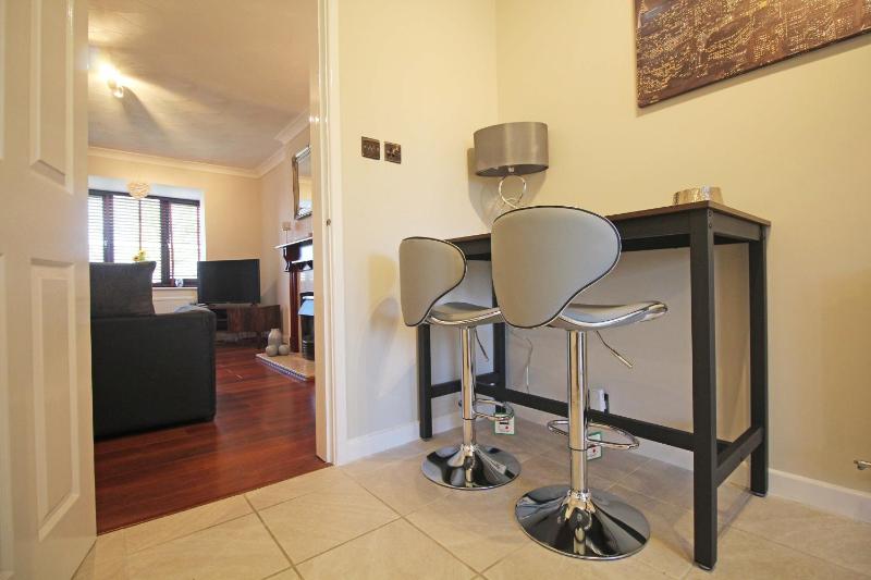 The Barwoods - Modern Spacious Home in Chester - Parking - image 24
