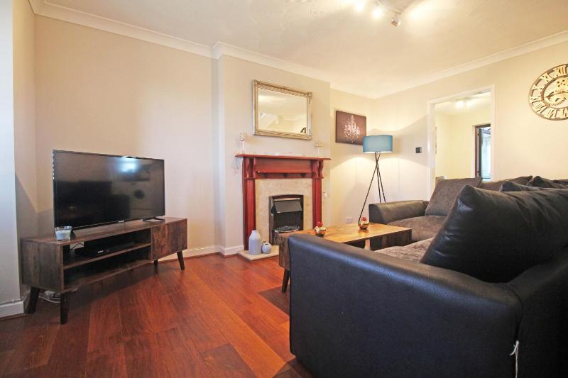 The Barwoods - Modern Spacious Home in Chester - Parking - image 8