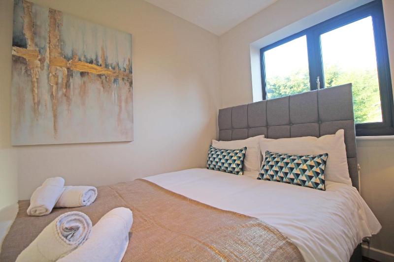 The Barwoods - Modern Spacious Home in Chester - Parking - image 23