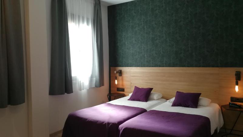 Superior Twin Room image 1