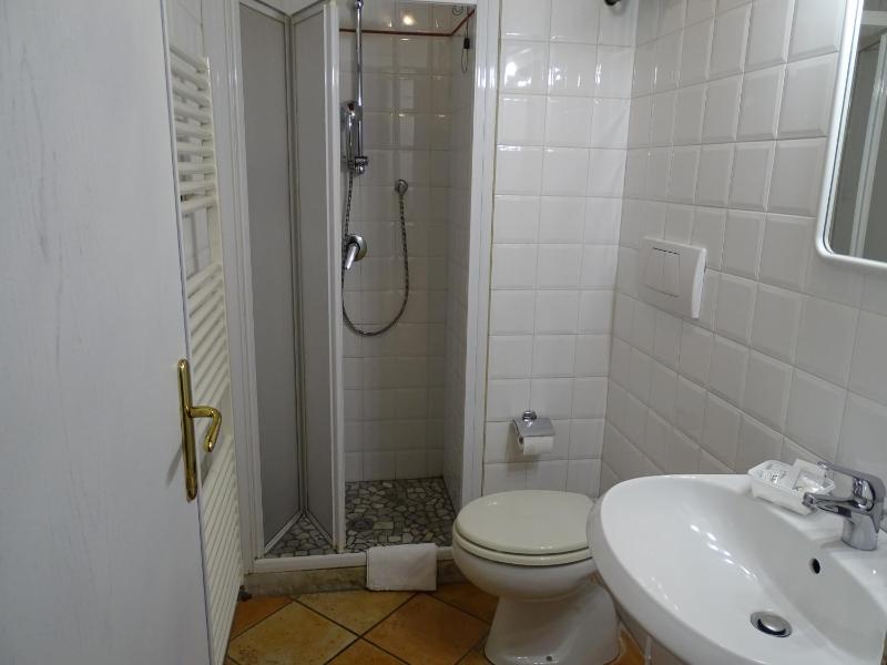 Double or Twin Room image 4