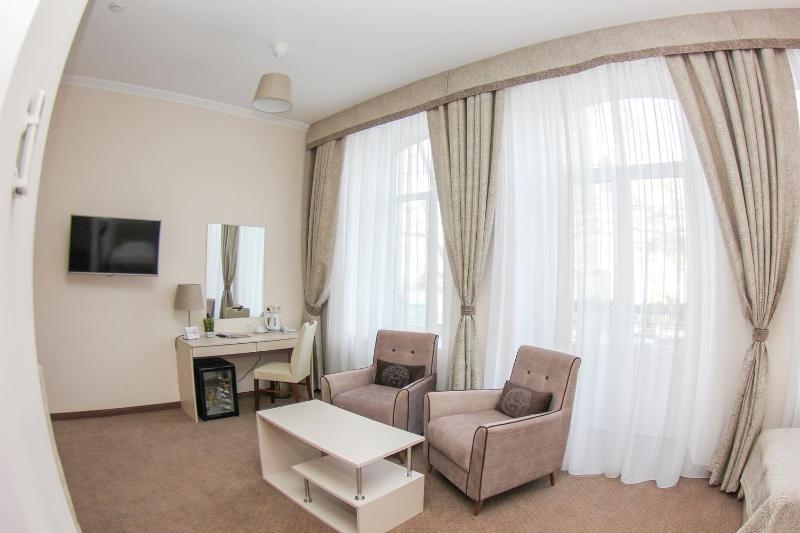 Family Room image 4