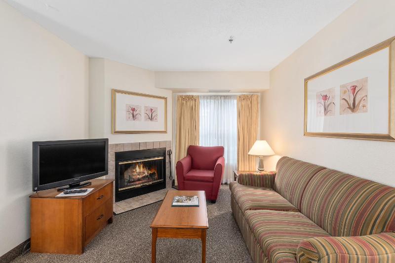 Two-Bedroom Suite image 3