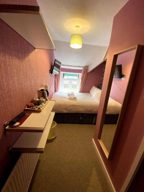 Superior Single Room with River View image 4