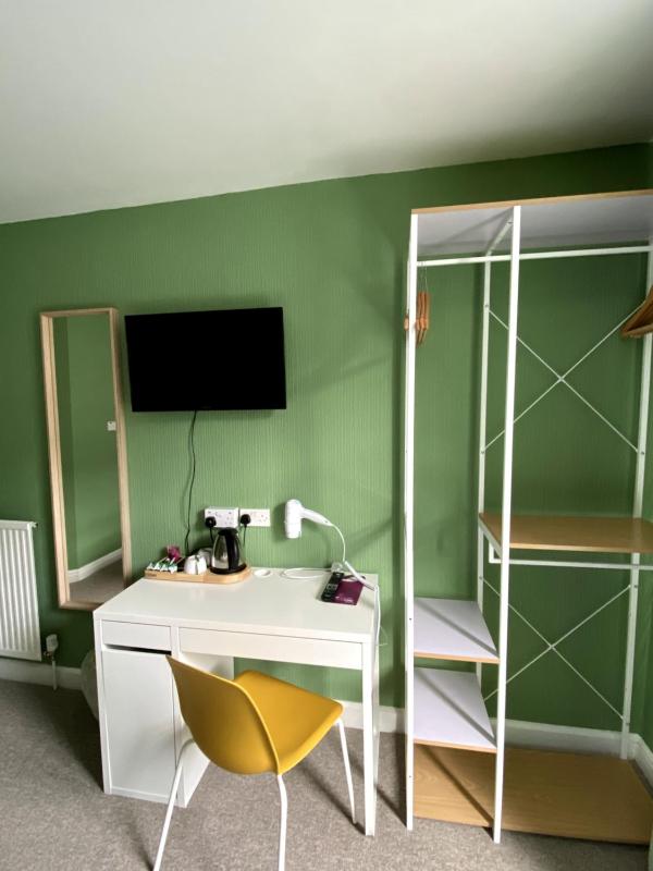 Double or Twin Room image 3