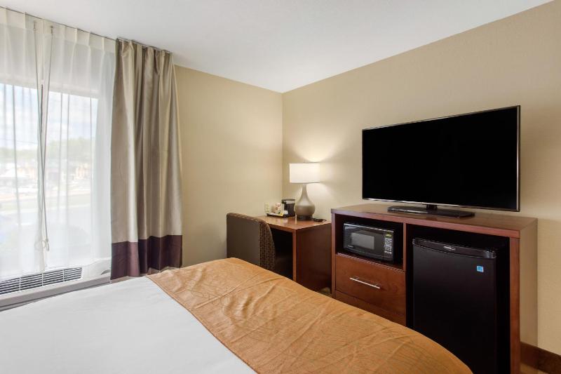 Queen Room - Accessible/Non-Smoking image 3