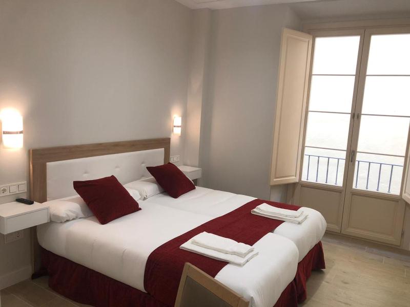 Apartamentos Pinar Málaga Centro - Carretería - image 6