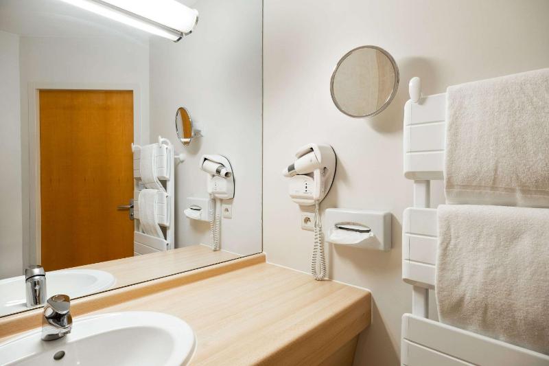 Quadruple Room image 2