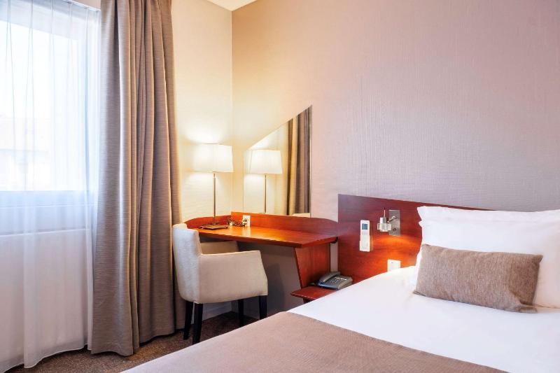 Twin Room image 2