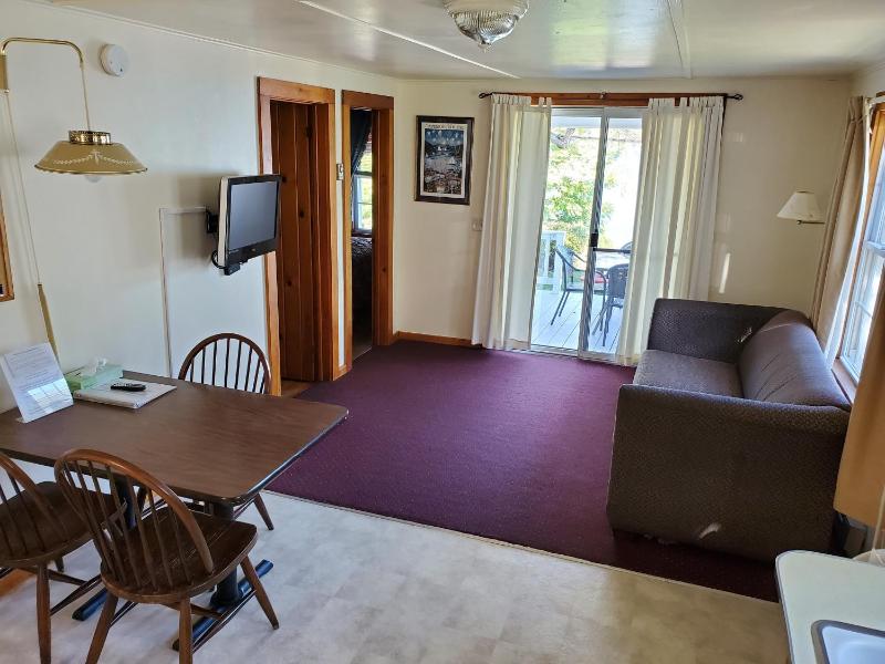 Two-Bedroom Cottage image 2
